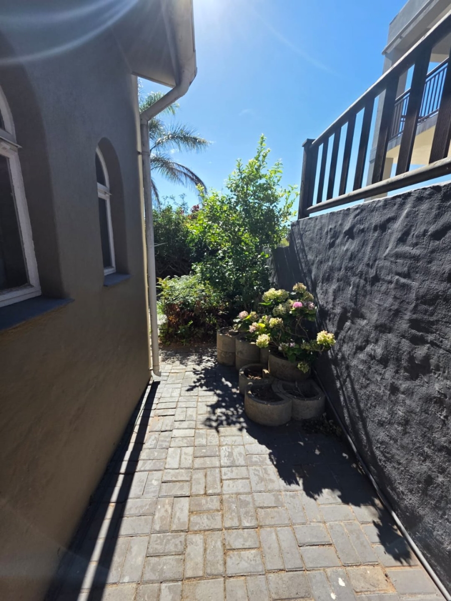 4 Bedroom Property for Sale in Wavecrest Eastern Cape